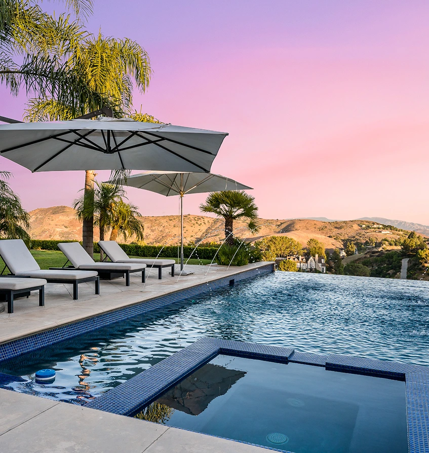 resort style infinity pool